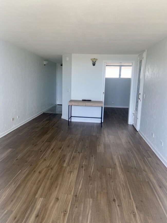 Building Photo - Remodeled 1 bedroom 1 bath in Punahou/Wild...