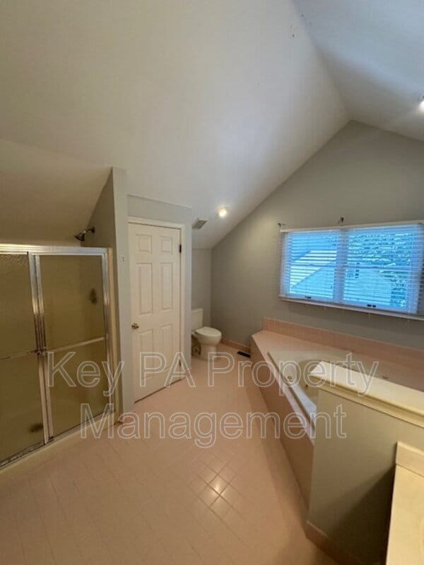 Building Photo - 16 Brookhollow Dr