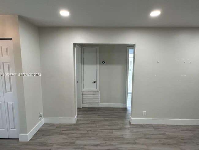 Building Photo - 6390 Kimberly Blvd