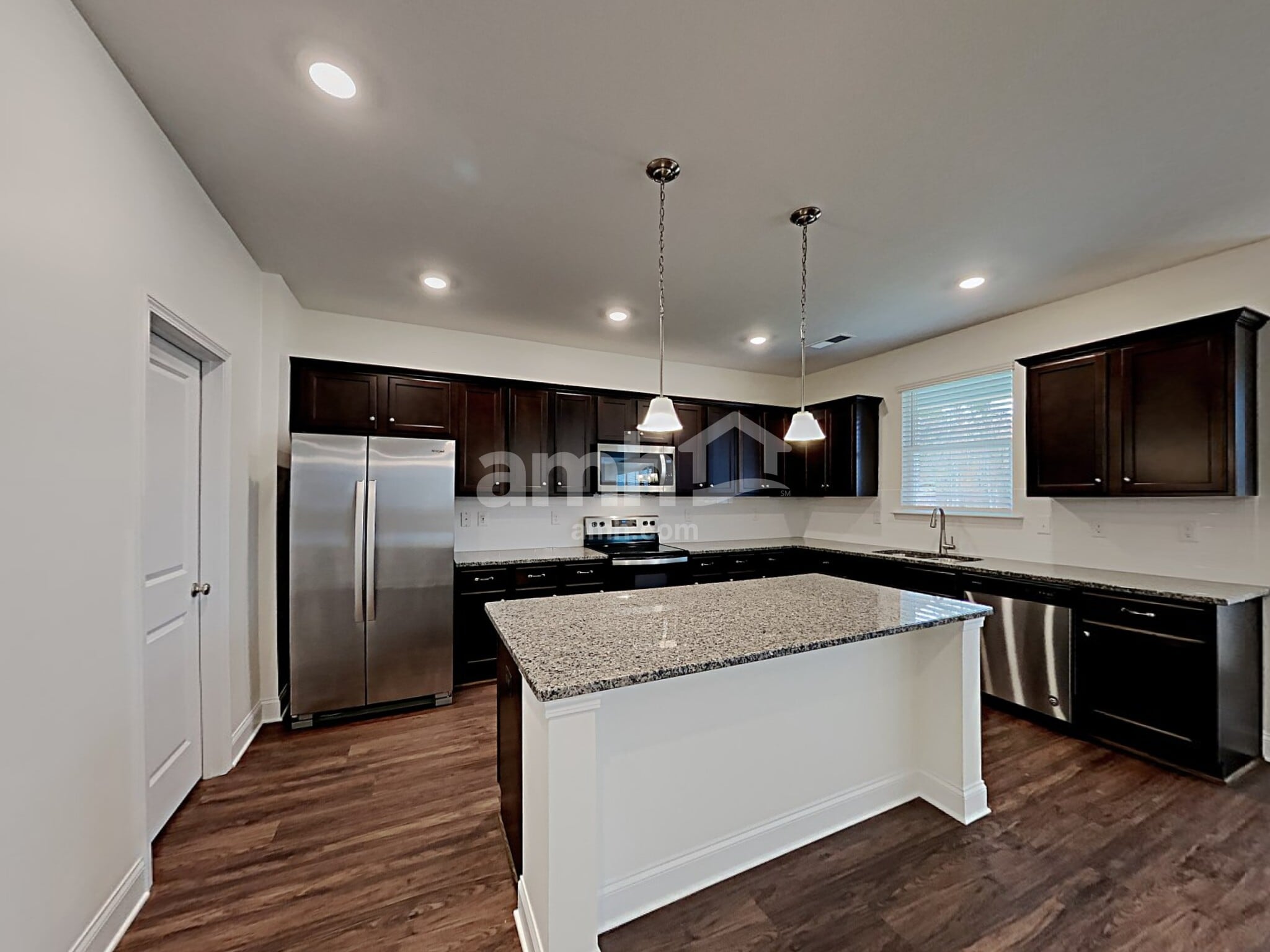 Building Photo - 2121 Johnston Dr