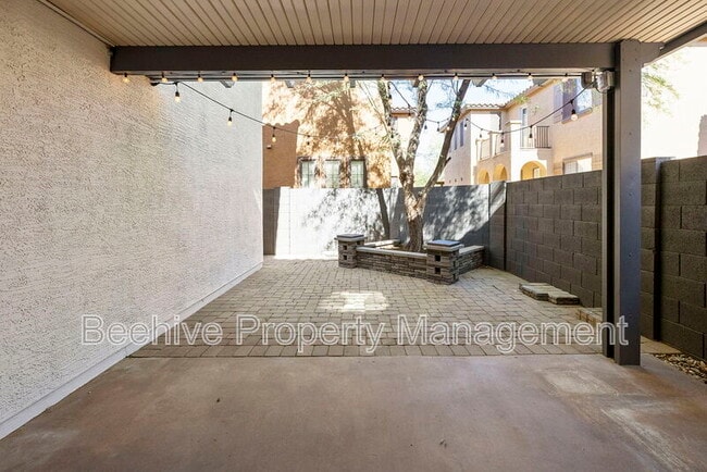 Building Photo - 2314 W Jake Haven