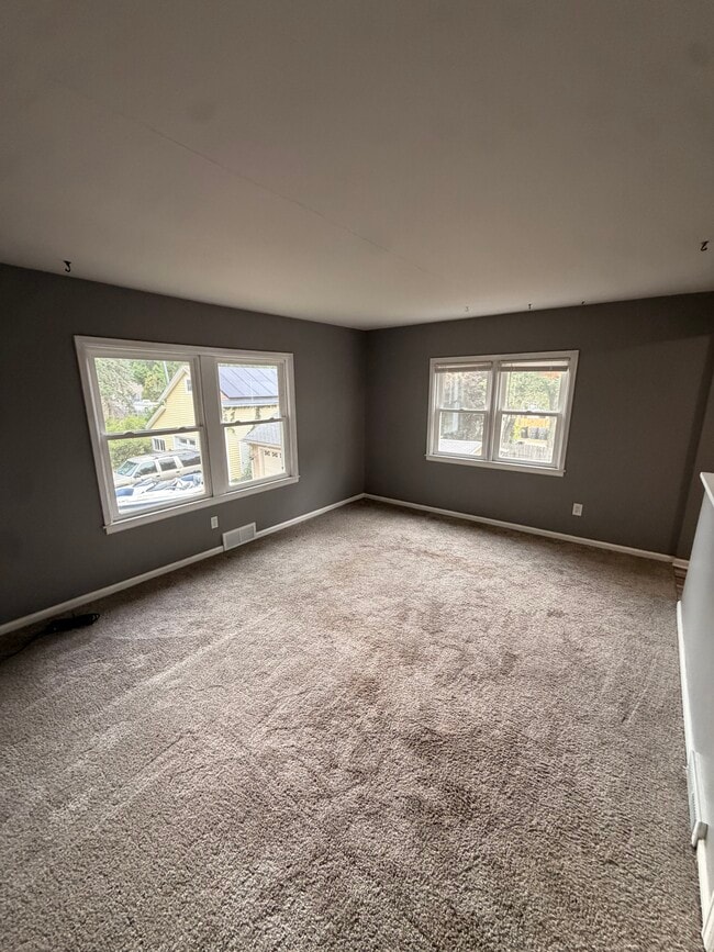 Living room - 317 E Chart St