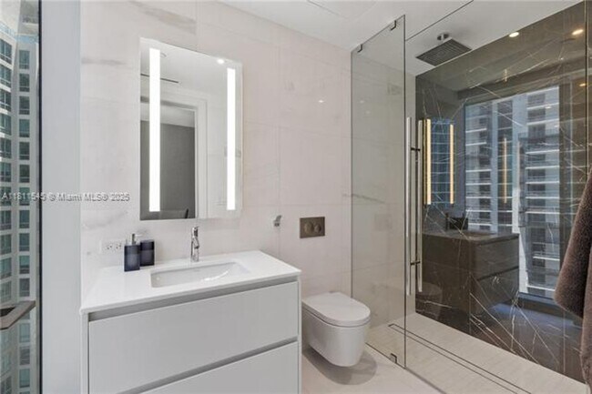 Building Photo - 300 Biscayne Blvd Way