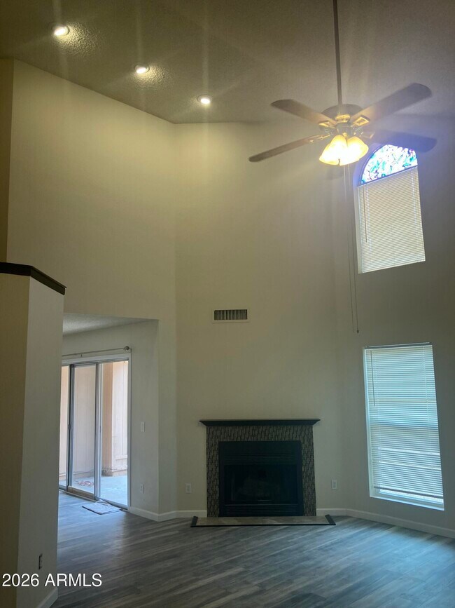 Building Photo - 530 E Kerry Ln
