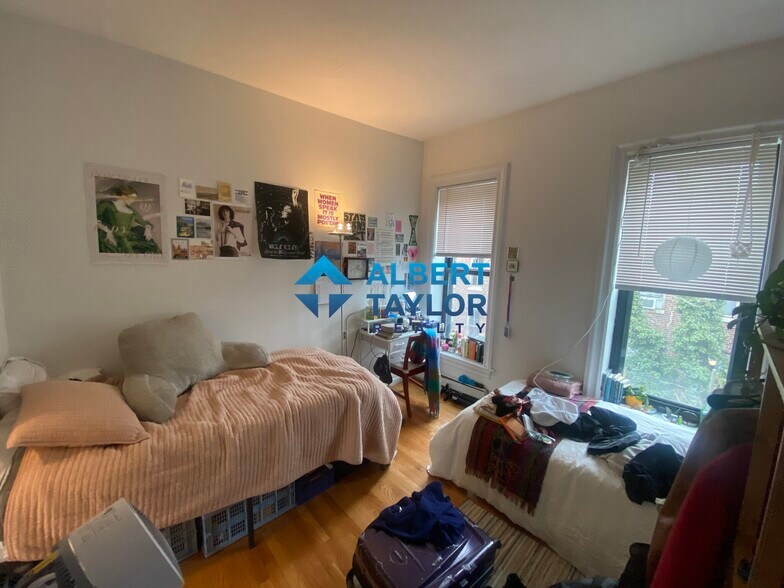 Building Photo - 24 Isabella St