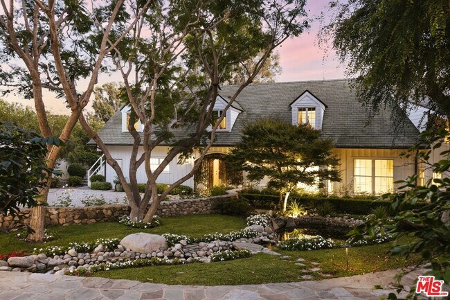 Building Photo - 6825 Zumirez Dr