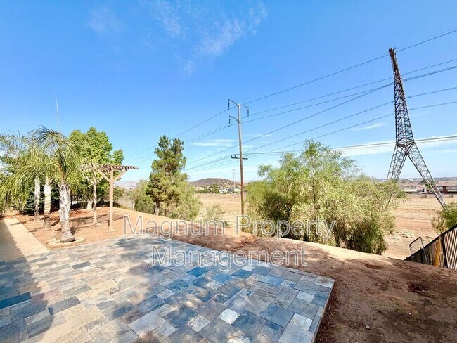 Building Photo - 102 Goldenrod Ave