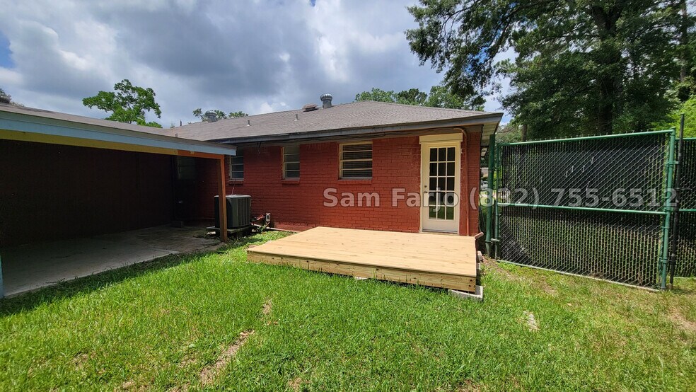 Building Photo - 2100 Hill Top Ct