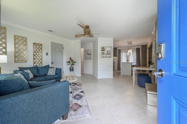 Building Photo - 6010 N Dexter Ave