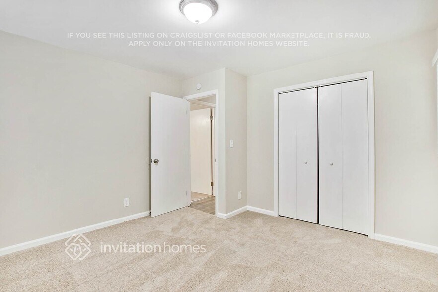 Building Photo - 4596 Sahara Dr SW