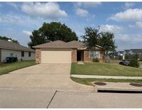 Building Photo - 2200 Lookout Ln