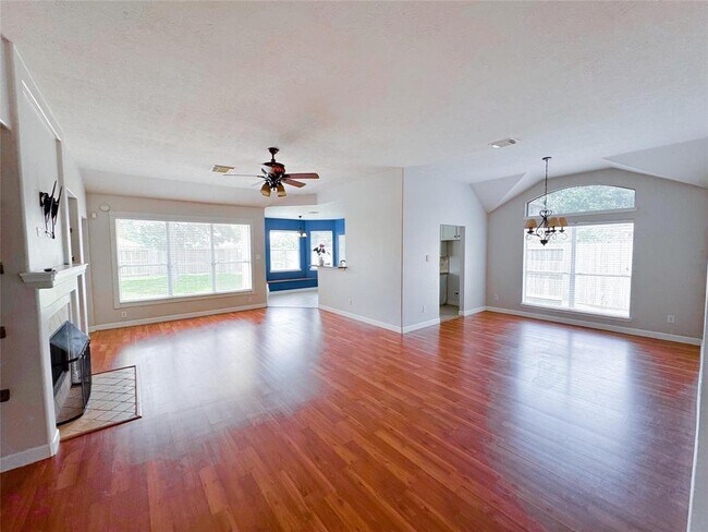 Building Photo - 19410 Bear Springs Dr