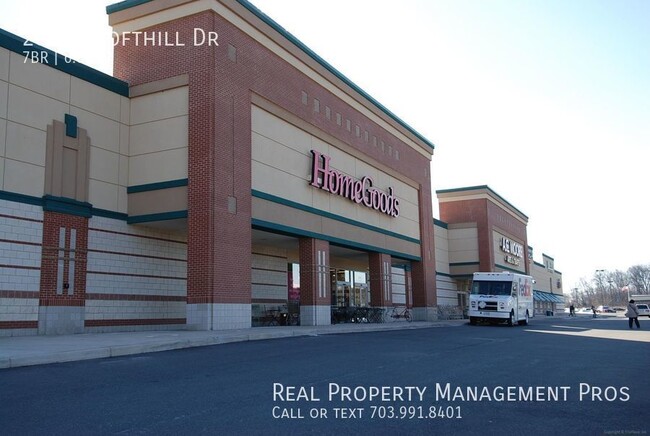 Building Photo - Beautifully Maintained 7 Bedroom 6 Bath Ho...