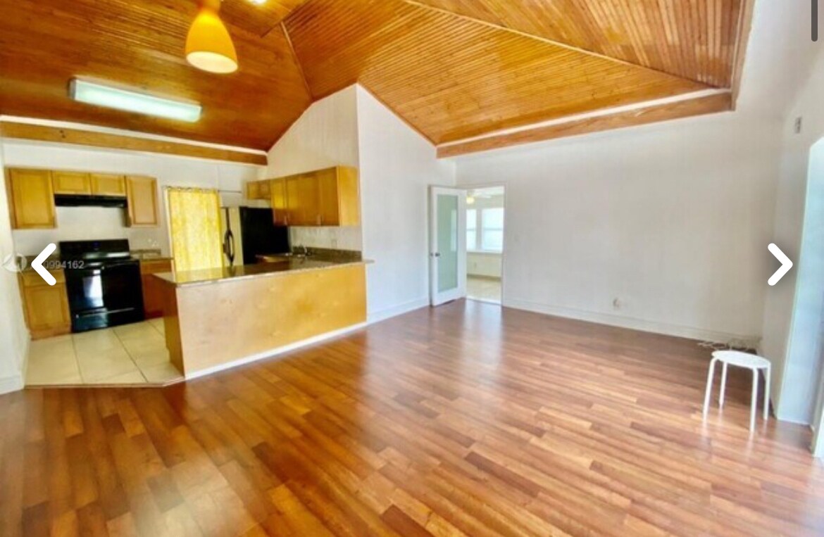 Building Photo - 12780 Westview Dr