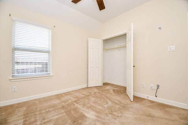 Building Photo - 8223 Summer Lake Pass Ln