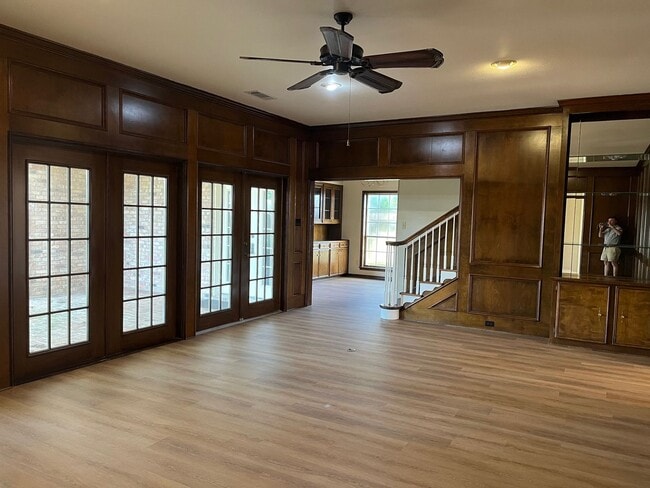 Building Photo - Beautiful Town South 4BR/4BA
