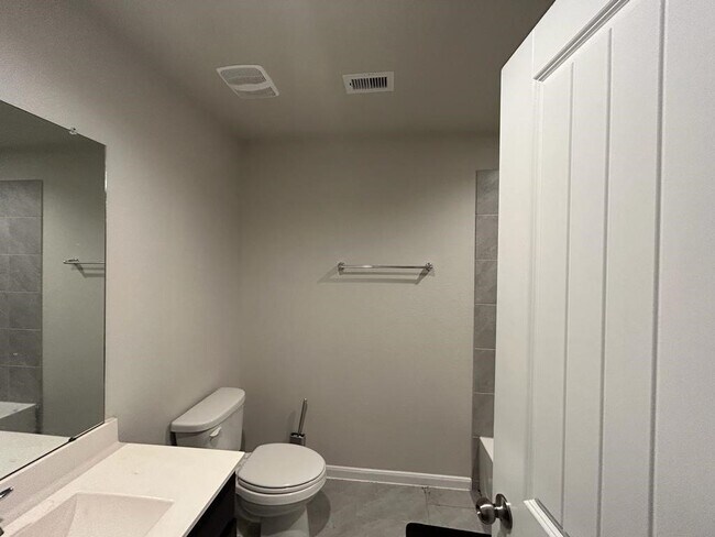 Building Photo - 3207 Sumac Dr