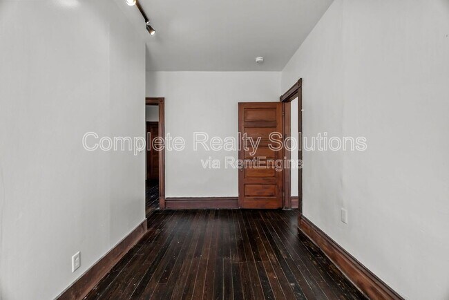 Building Photo - 2042 Russell Blvd
