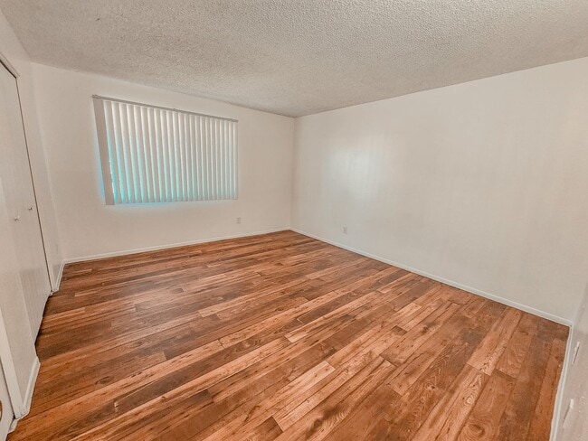 Building Photo - 1 month free rent move in promotion! Don't miss out on this Eastside apartment