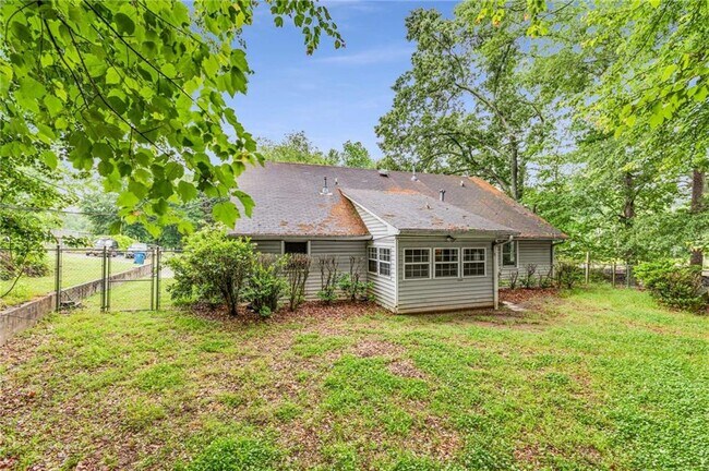 Building Photo - 2312 Gravel Springs Rd