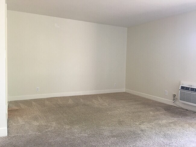Sleeping Area - 10982 Roebling Ave