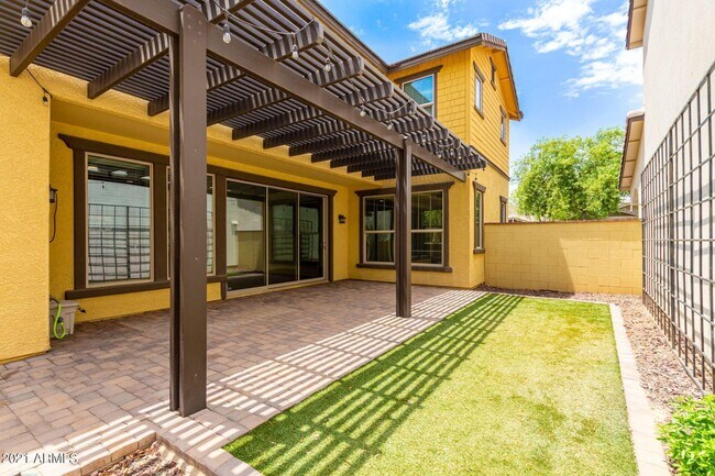 Building Photo - 21051 W Wycliff Dr