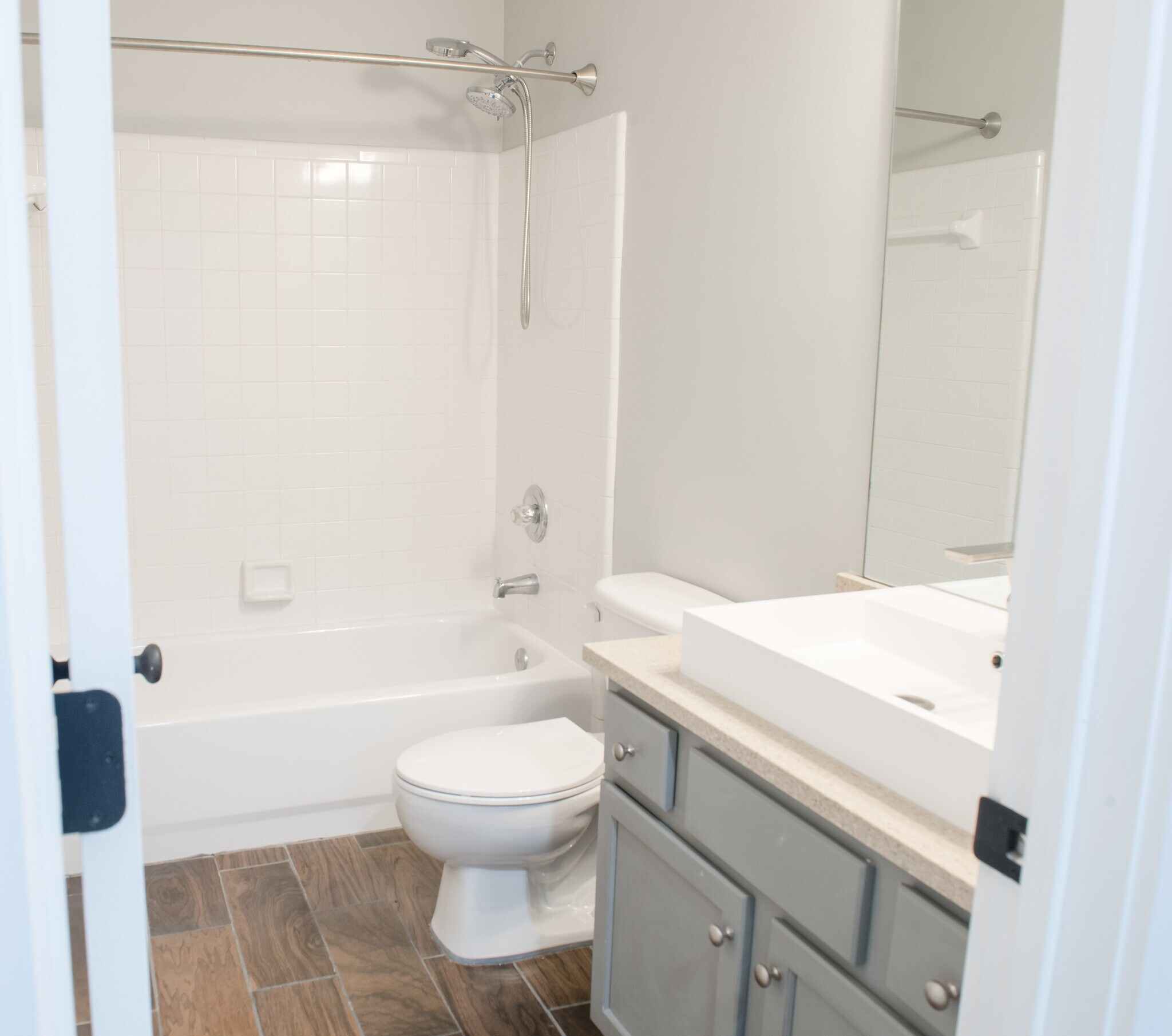 Building Photo - 16015 Kelly Park Cir