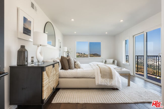 Building Photo - 8300 Grand View Dr