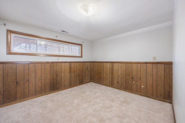 Building Photo - 5S710 Steeple Run Dr