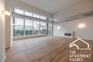 Building Photo - 3207 N Narragansett Ave