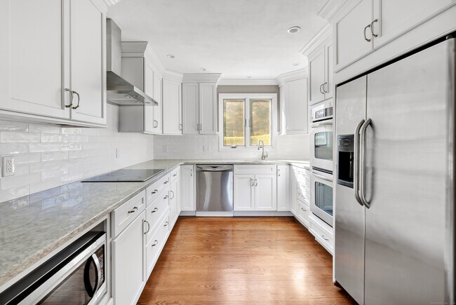 Building Photo - 41 Butternut Ln