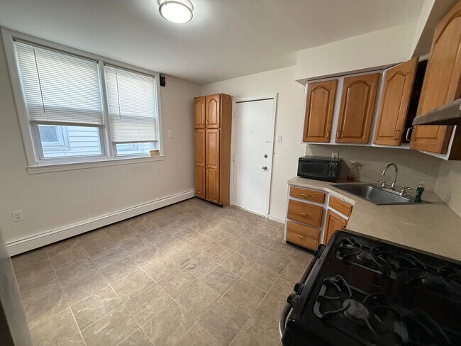 Building Photo - 129 W 20th St