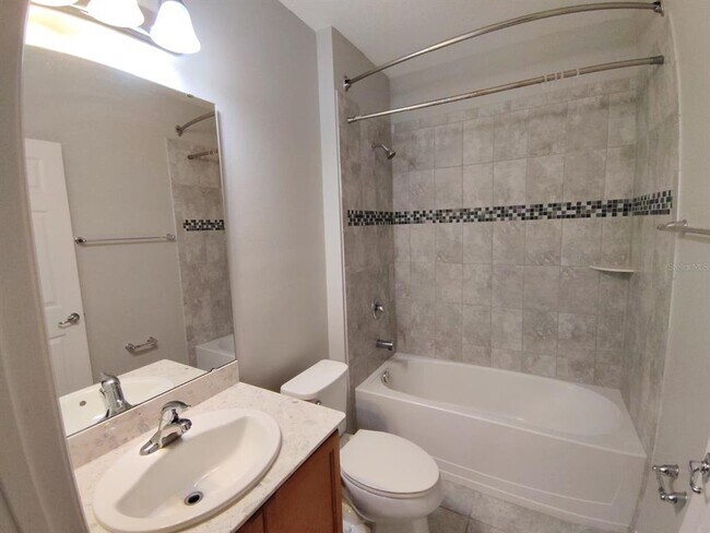 Building Photo - 2213 Waukegan Dr