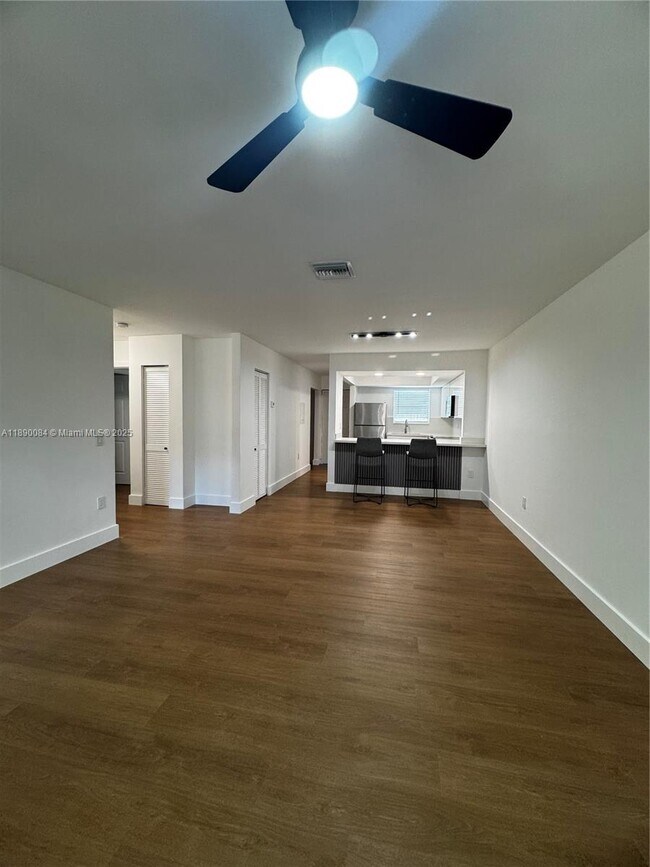 Building Photo - 1460 SW 24th Ct