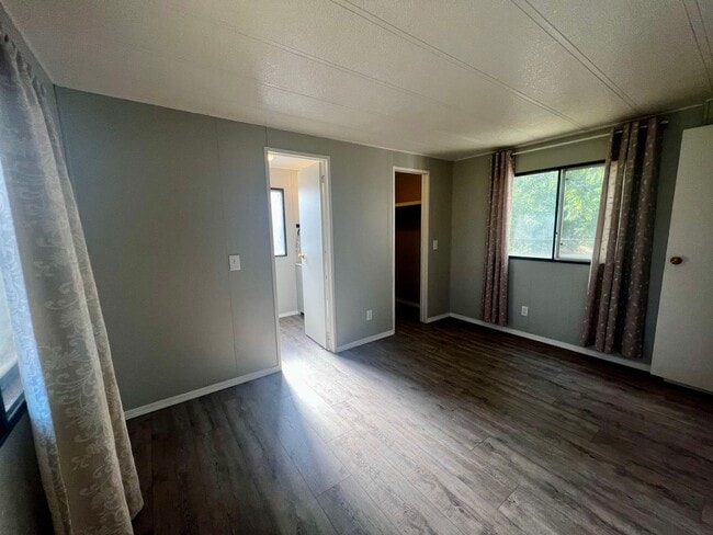 Building Photo - Newly Remodeled 3-Bedroom on Fully-Fenced Lot