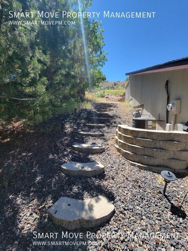 Building Photo - 2705 E Mendota Dr