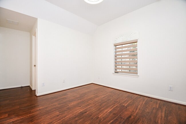 Building Photo - 4322 Pensacola Oaks Ln