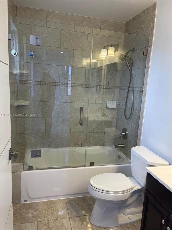 Building Photo - 7030 SW 41st Pl