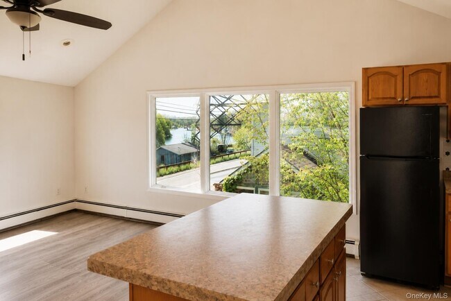 Building Photo - 435 Abeel St