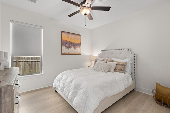 Building Photo - 3800 Sandhill Crane Dr