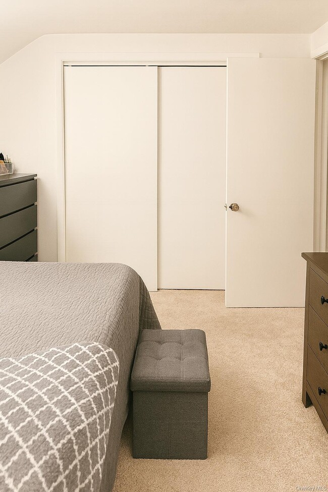 Building Photo - 10 Village Cir W