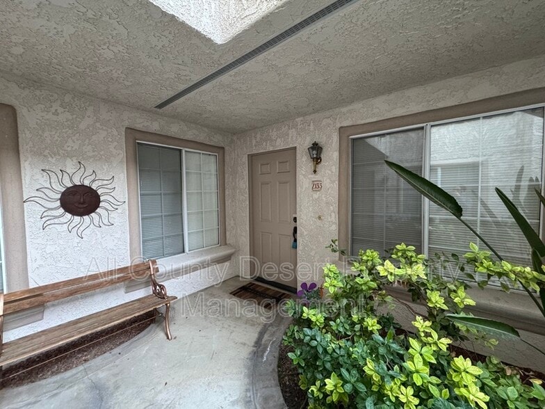 Building Photo - 2701 E Mesquite Ave