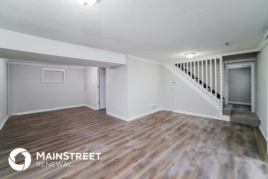 Building Photo - 409 N E Sharon St