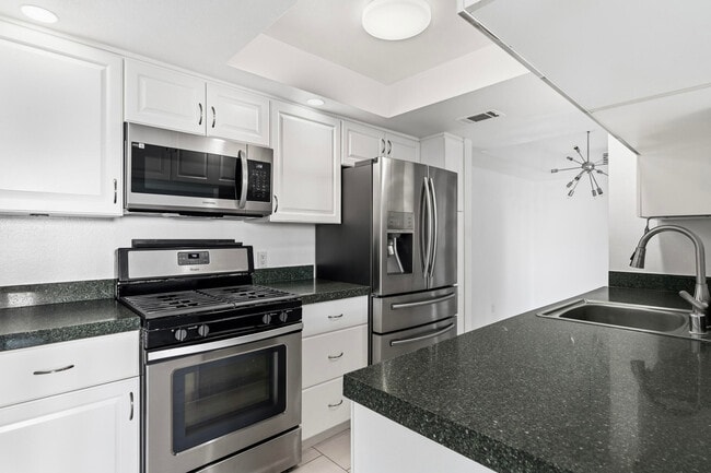 Building Photo - 1492 S Camino Real