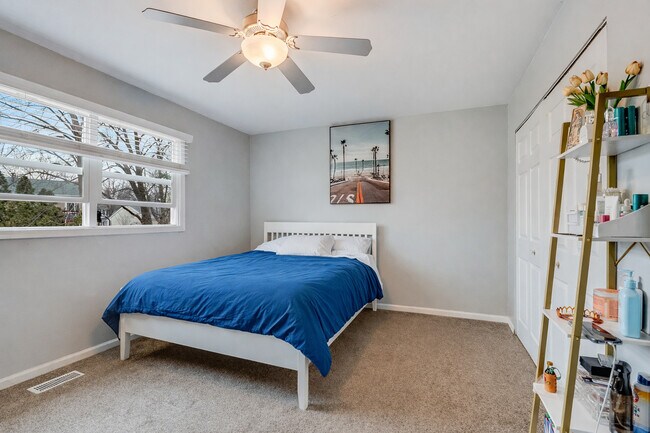 Building Photo - 2340 Portsmouth Ct