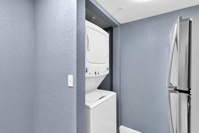 Building Photo - 1610 N 42ND Cir