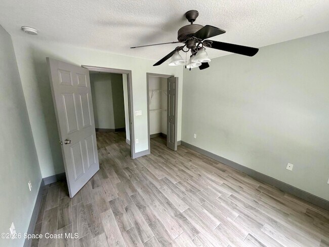 Building Photo - 915 Twisting Branch Ct