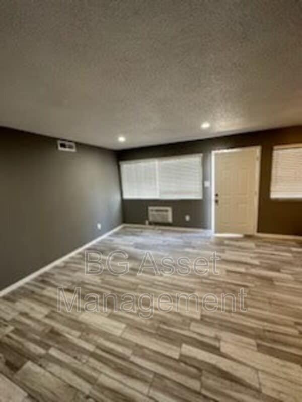 Building Photo - 2417 Northrop Ave