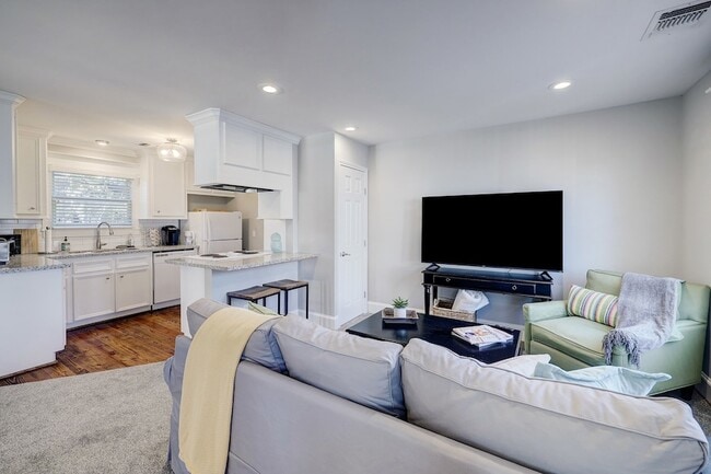 Building Photo - 516 Heights Blvd