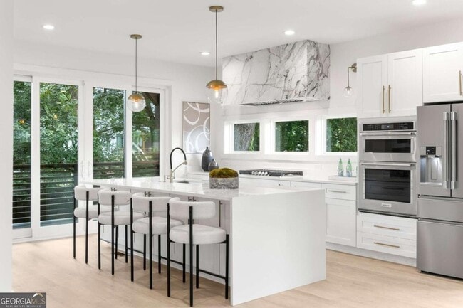 Building Photo - 24 Hutchinson St NE